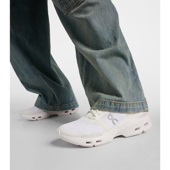 ON Cloudpulse Sneakers in Undyed & Frost 9 with box Mens Athletic Shoes - Picture 16 of 16